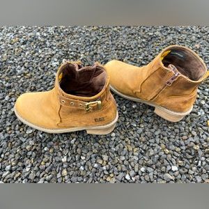 Catapillar leather boots waterproof-women’s size 7.5